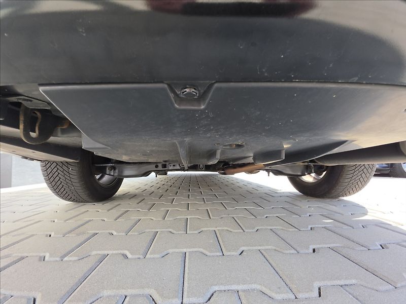 Toyota Auris 1,6 97 KW Automat kamera navi - fotka 27 z 44