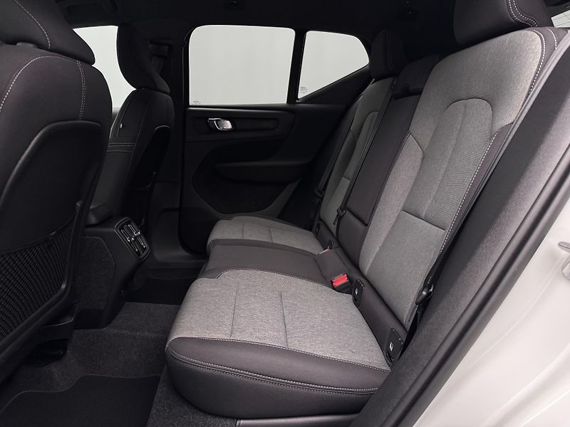 Volvo XC40 B3 DARK PLUS CZ REZERVACE - fotka 6 z 48
