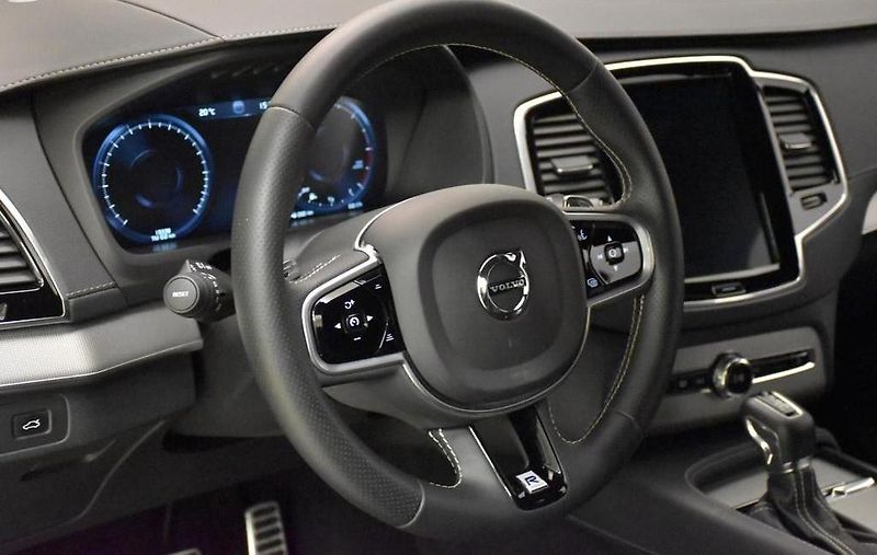 Volvo XC90 (2019) Volvo XC90 R-Design AWD | B&W  - fotka 11 z 31