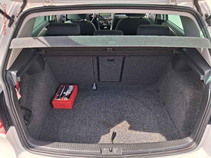 Volkswagen Golf (2011) 1.2TSi, ČR, Trendline - fotka 7 z 16