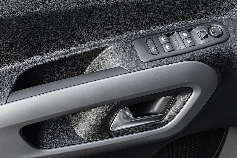 Citroën Berlingo (2026) 1,5 MAX Diesel + ZIMA+hands fr - fotka 10 z 18