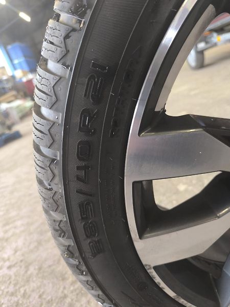 Volkswagen Touareg Alu disky Volkswagen + PNEU - fotka 4 z 6