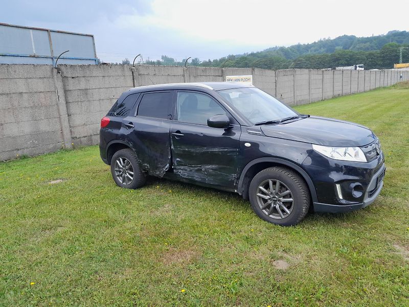Suzuki Vitara 1,6 VVT Serviska 2x klíč - fotka 6 z 23