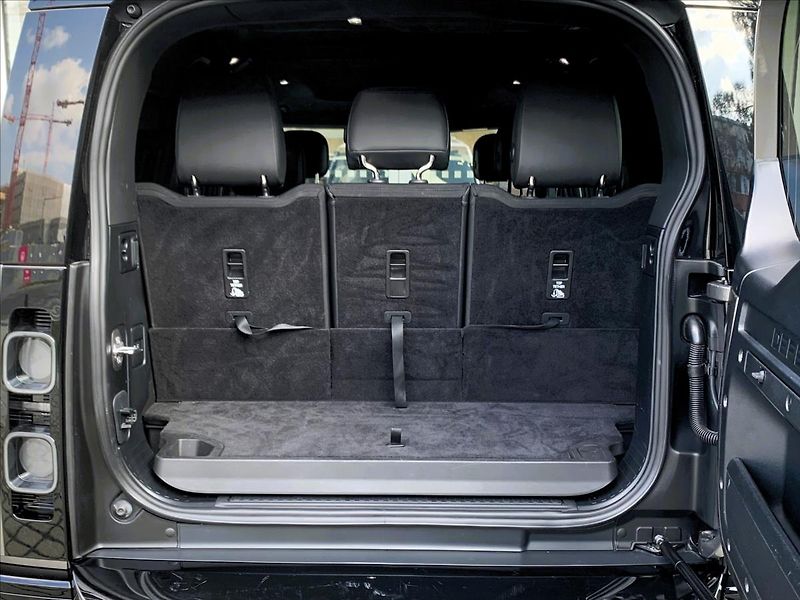 Land Rover Defender (2026) 130 D350 X AWD / 7 MÍST* - fotka 6 z 59