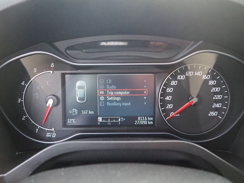 Ford S-MAX (2010) 2.0 TDCI, 120 kW, 7 míst - fotka 27 z 37