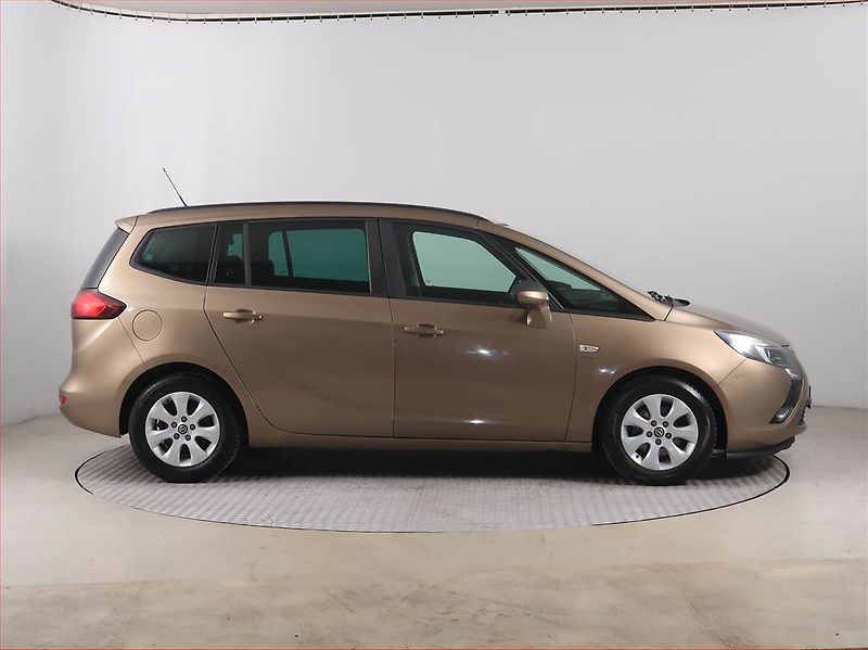 Opel Zafira (2013) 1.4 Turbo, 7 míst, Serv.kniha - fotka 6 z 16