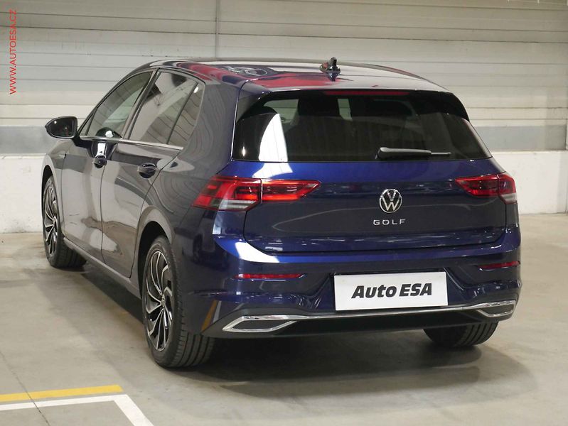 Volkswagen Golf (2020) 1.5TSi, AC, LED, navi - fotka 4 z 23