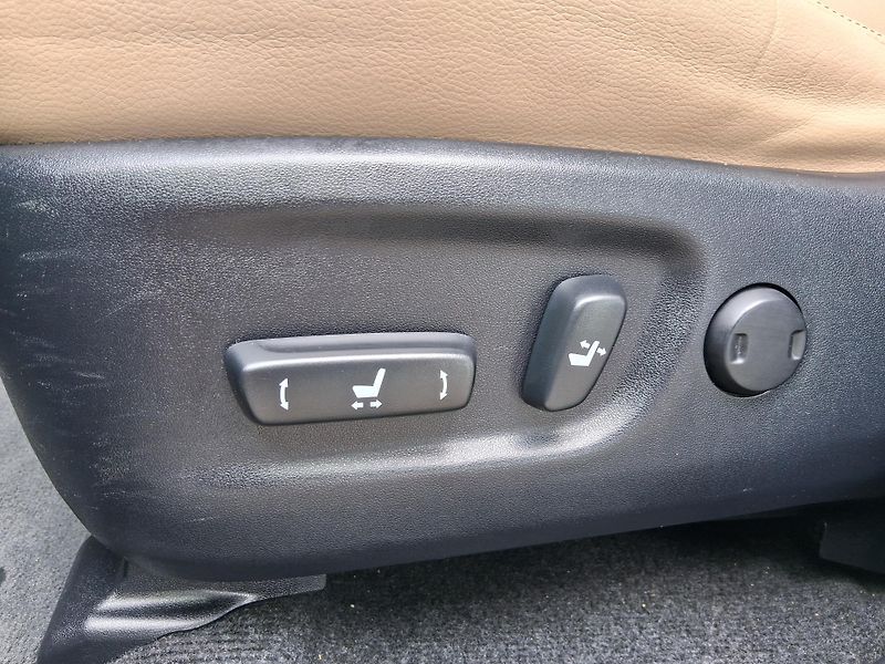 Toyota RAV4 PREMIUM 2.2 D-CAT 4x4 110 kW - fotka 27 z 32