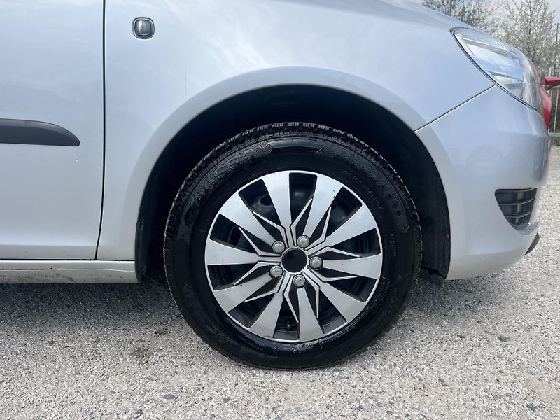 Škoda Roomster (2010) 1.2 51KW 1.MAJITEL 85000KM! - fotka 9 z 36
