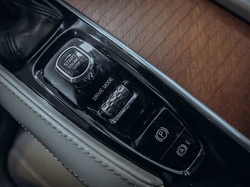 Volvo S90 2.0 D5 AWD Inscription 173kW - fotka 18 z 23