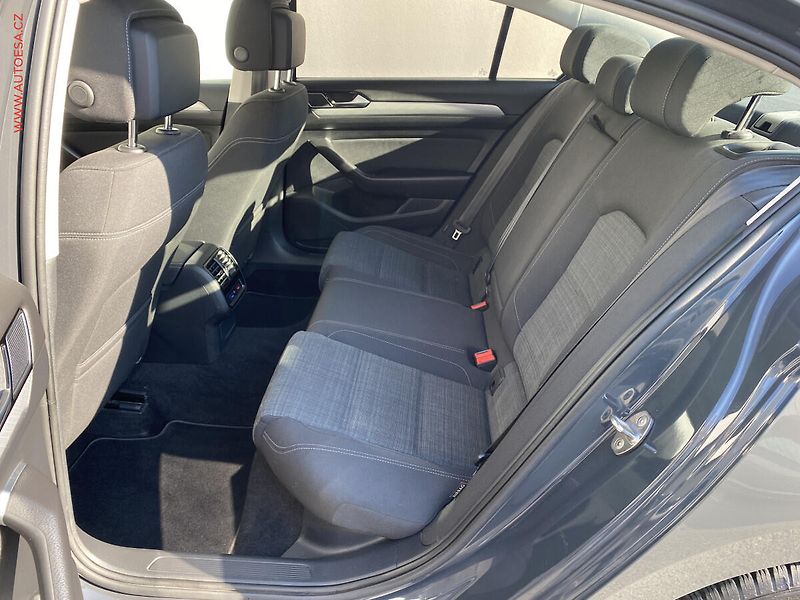 Volkswagen Passat (2019) 1.5 TSi, ČR, Business, LED - fotka 13 z 18