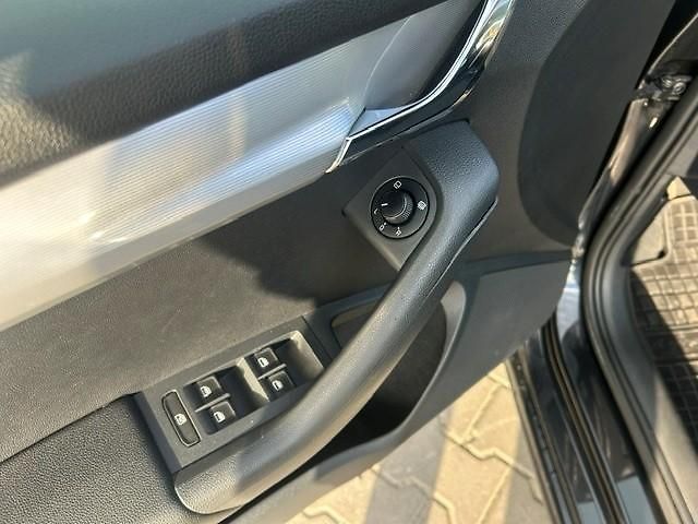 Škoda Octavia (2013) 1,4TSi elegance combi 103kW   - fotka 20 z 43