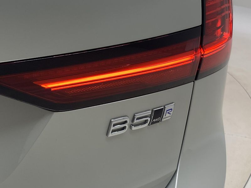 Volvo V90 B5 AWD R-DESIGN AUT CZ - fotka 42 z 53