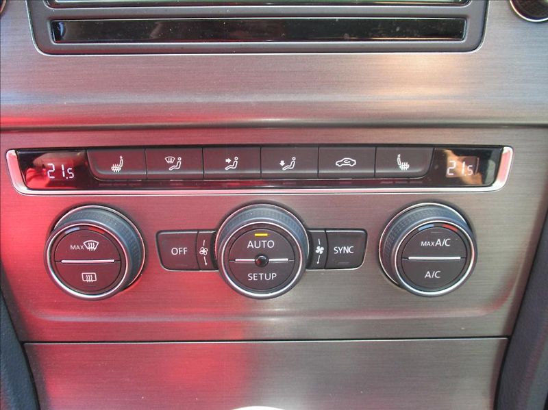 Volkswagen Golf 1,4 TSI,digiklima,xenon,s.kn. - fotka 17 z 41