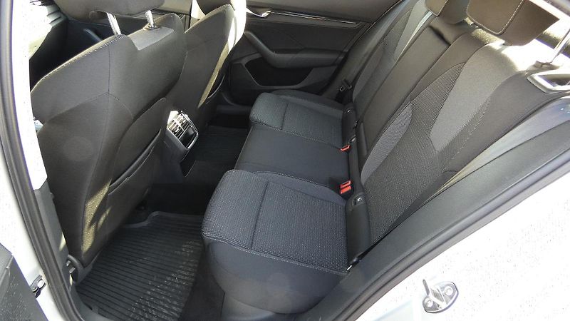 Škoda Octavia 2,0 TDI  Ambition DSG - fotka 18 z 20