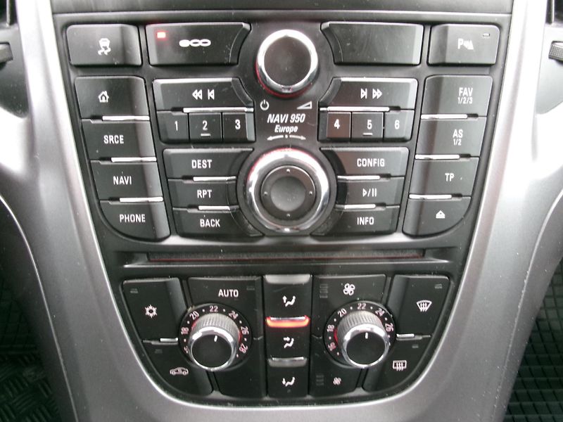 Opel Astra 1,6 CDTi NAVI AUTOKLIMA  - fotka 21 z 29