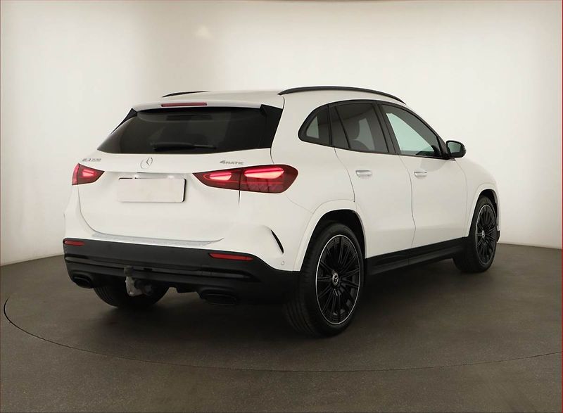 Mercedes-Benz GLA (2026) 220 4MATIC, AMG LINE - fotka 2 z 8