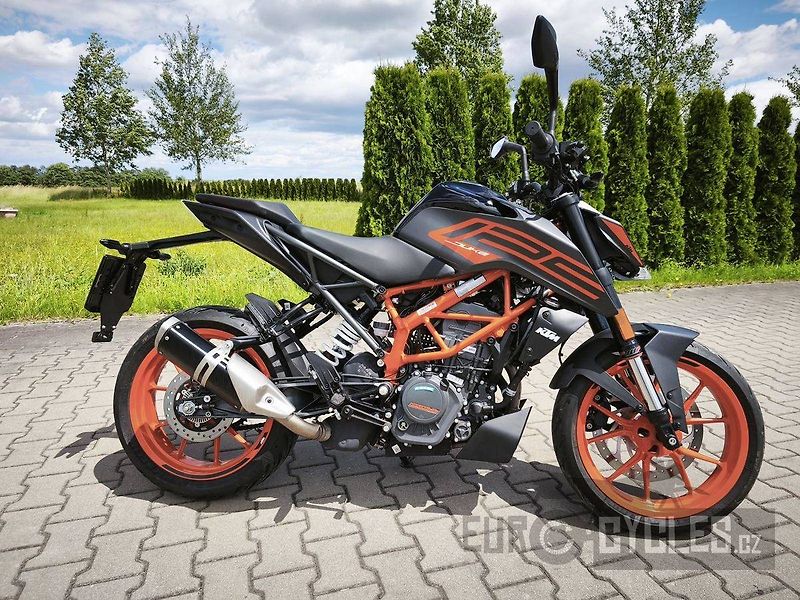 KTM 125 Duke (2023) - fotka 1 z 11