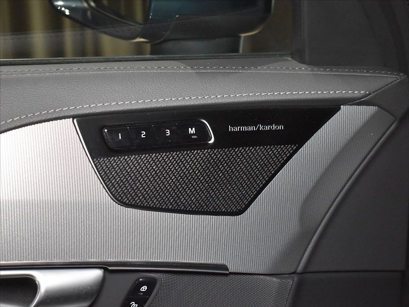 Volvo XC90 2,0 B5 AWD PLUS Pano,BLIS, - fotka 17 z 24