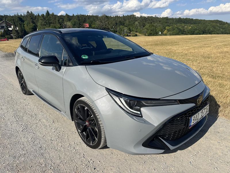 Toyota Corolla (2022) GR SPORT 2.0 HYBRID 135kW ČR - fotka 2 z 28