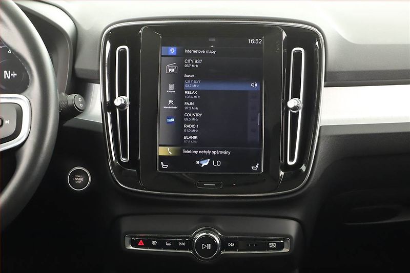 Volvo XC40 (2018) Momentum T3 - fotka 9 z 17