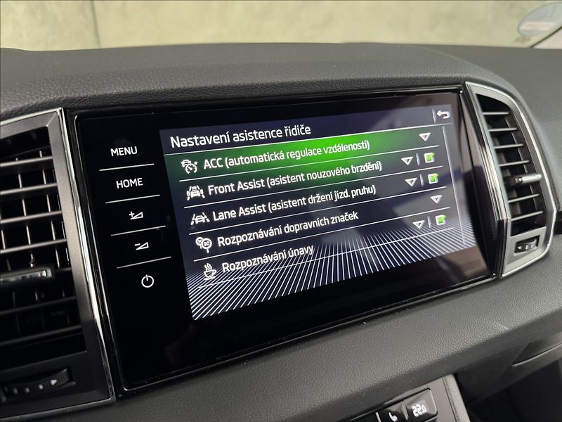 Škoda Karoq 2,0 TDi  DSG 4x4 Style Virtual - fotka 28 z 44