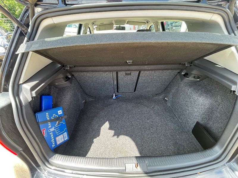 Volkswagen Golf 2.0TDI 103kW*Nova STK* - fotka 11 z 25