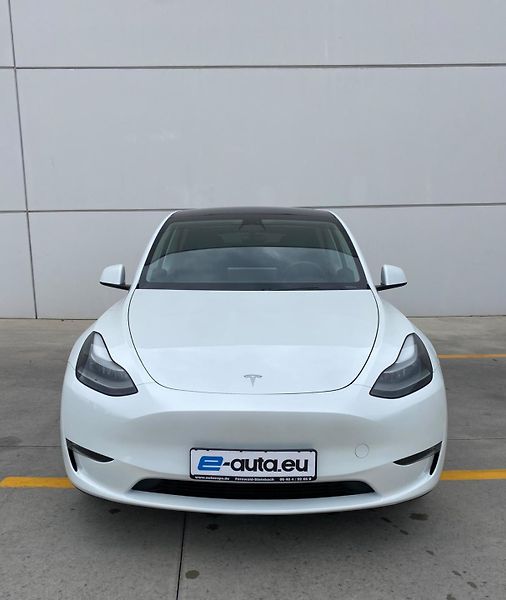 Tesla Model Y (2023) LR Long Range 2023 - fotka 2 z 23