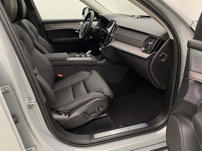 Volvo XC90 (2026) T8 AWD Plug-in DARK PLUS 7m - fotka 26 z 75