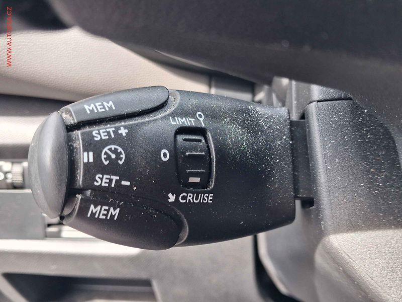 Citroën C5 Aircross (2019) 1.2 PT, Feel, navi, kamera - fotka 15 z 17