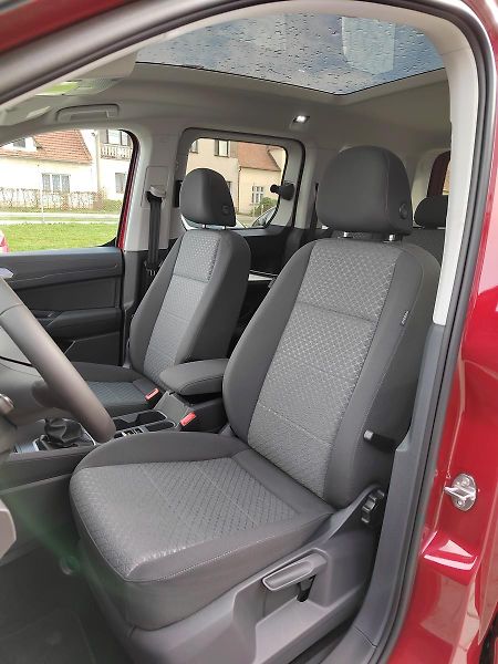 Ford Tourneo Connect 2,0 EcoBlue 90kW/122 koní 6 st - fotka 28 z 28