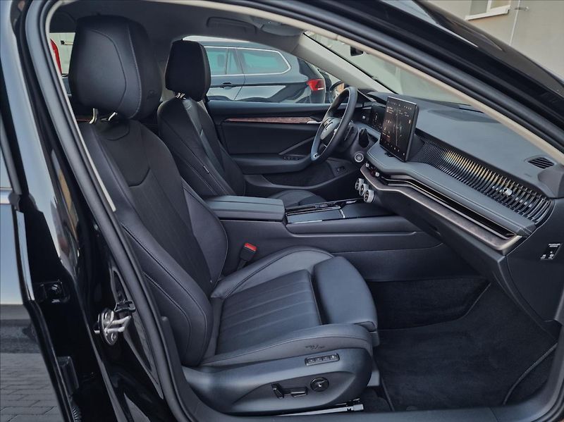 Škoda Superb 1.5 TSI DSG 110kW L&K Combi - fotka 14 z 50