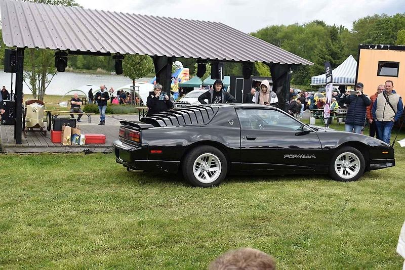 Ve Varnsdorfu se potkali majitelé několika desítek automobilových veteránů.