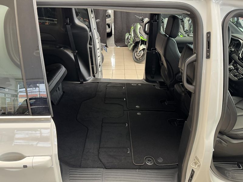 Chrysler Pacifica Grand Caravan SXT - fotka 19 z 57