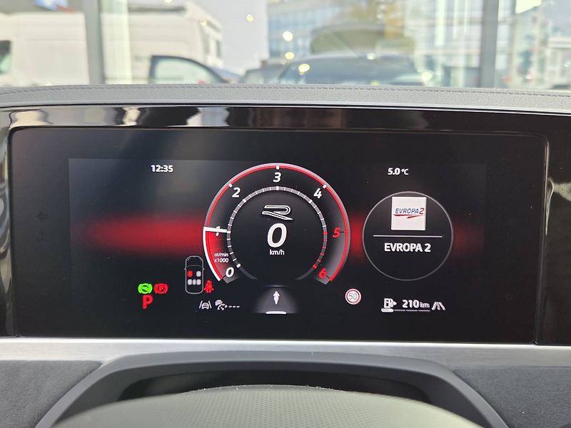 Volkswagen Passat Variant (2025) R-Line 2.0 TDI BlackStyle - fotka 25 z 51