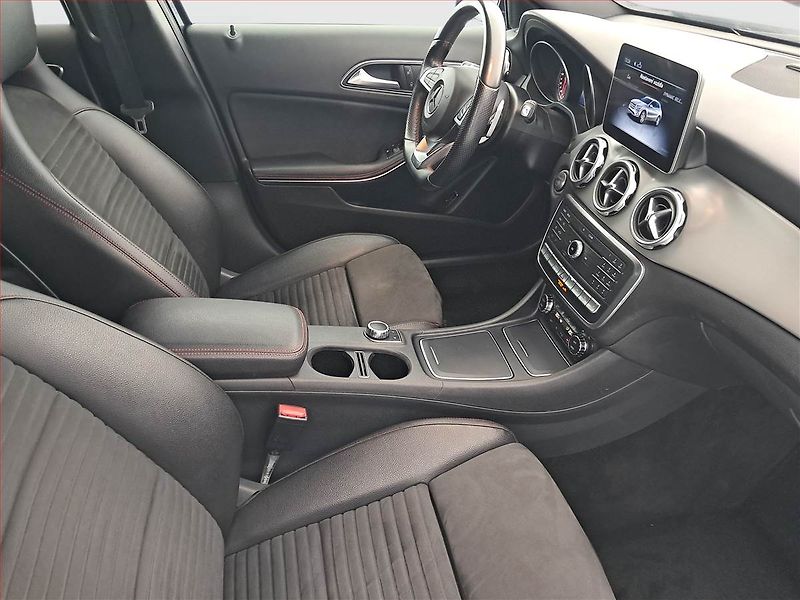 Mercedes-Benz GLA (2018) 250 4MATIC - fotka 9 z 17