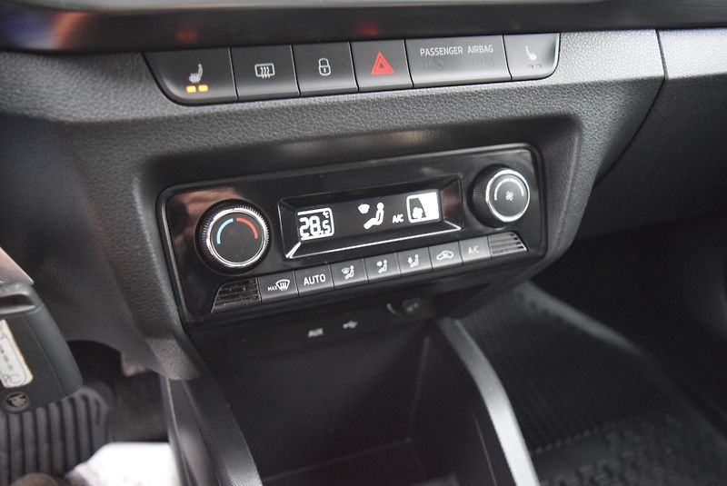 Škoda Fabia (2016) 1.2TSI 81kw AMBITION JOY OPS - fotka 24 z 49