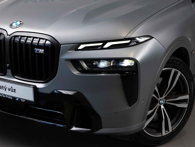 BMW X7 M60i xDrive - fotka 7 z 22