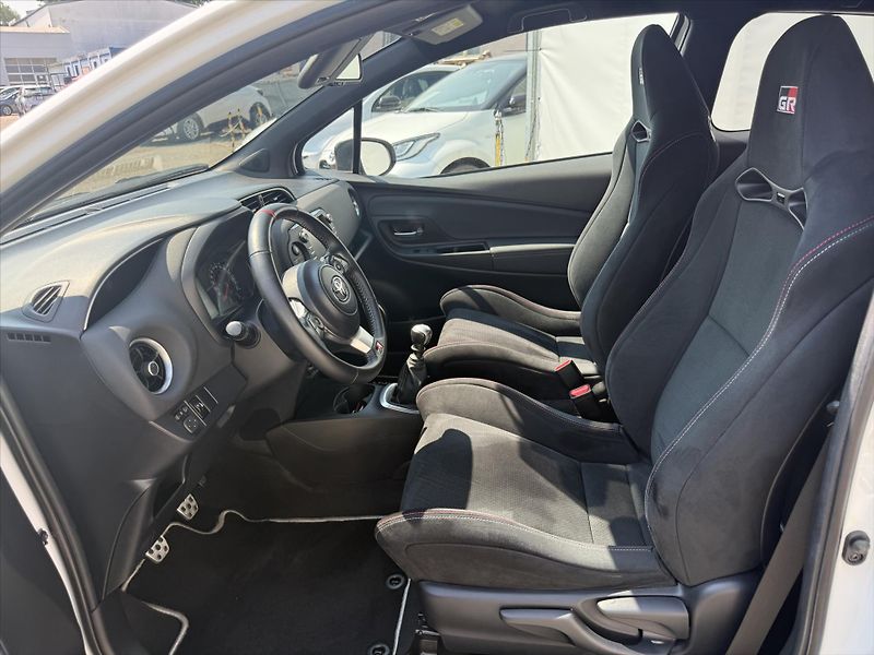 Toyota Yaris 1,8 GRMN - fotka 7 z 15