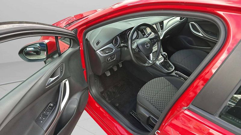 Opel Astra Edition ST 1.2Turbo MT6 (81kW/ - fotka 14 z 24