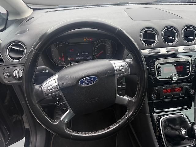 Ford S-MAX (2011)  2.0 TDCi 120kW Man. - fotka 11 z 14