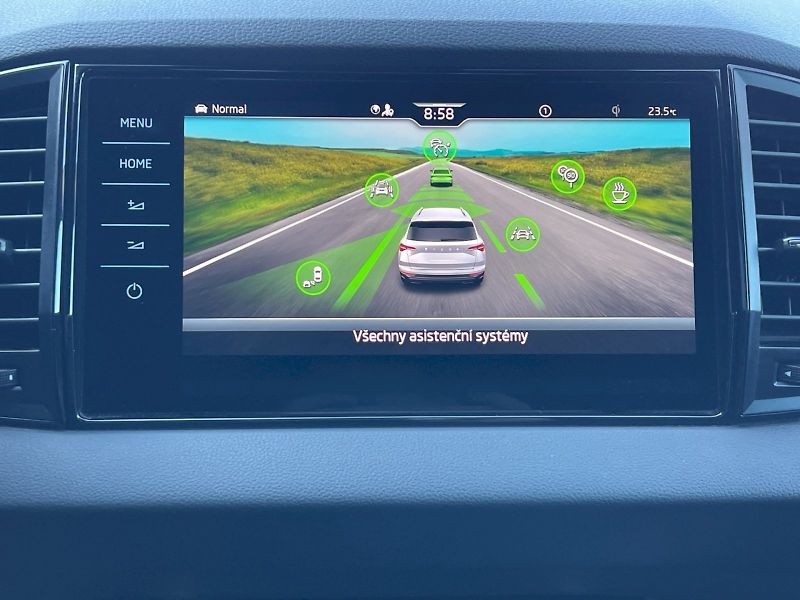 Škoda Karoq (2023) 1.5 TSI 110kW DSG Sportline Ex - fotka 15 z 35