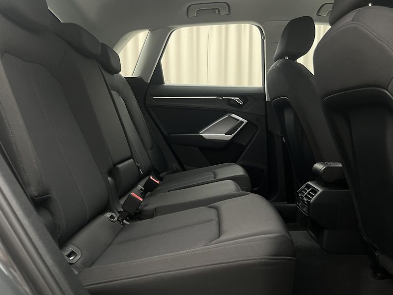 Audi Q3 35 TFSI AUT CZ - fotka 19 z 42