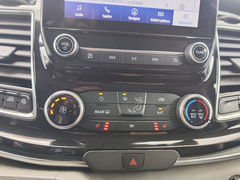 Ford Tourneo Custom 2.0 EcoBlue/136kW Titanium L2 - fotka 22 z 31