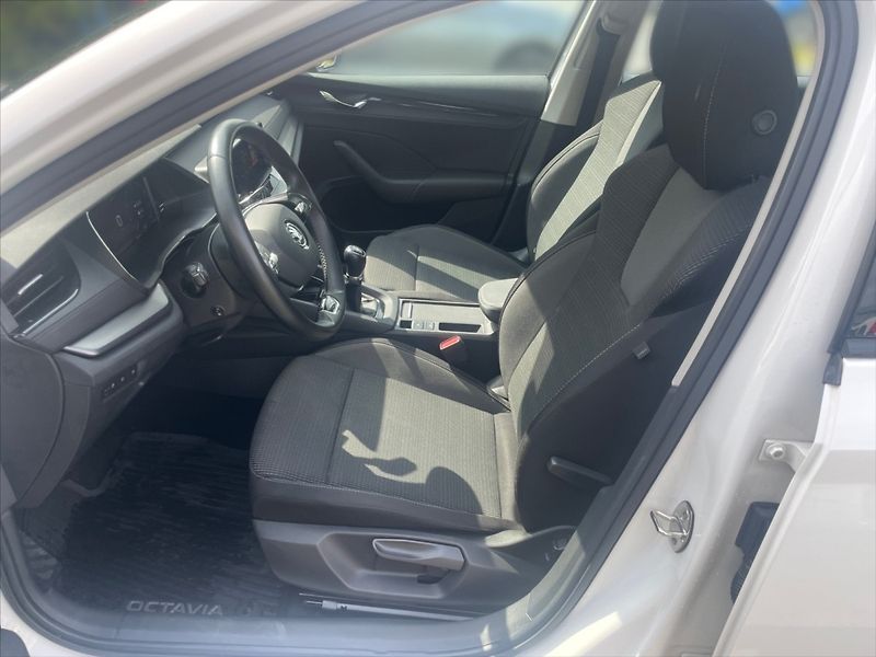 Škoda Octavia 1,0 TSI 81 Ambition - fotka 7 z 11