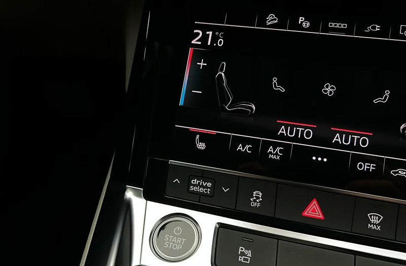 Audi Q8 e-tron 55 Quattro Kam. Bílý interiér - fotka 21 z 27