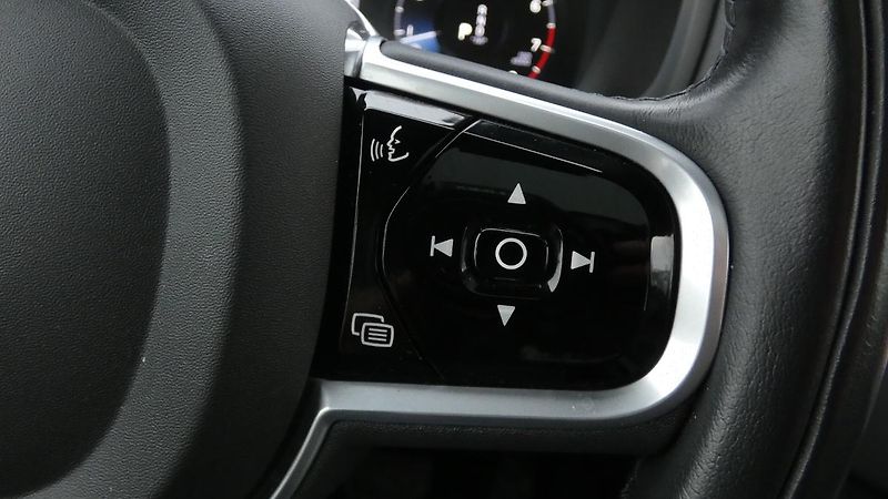 Volvo XC90 B5 AWD Inscription Auto 7míst - fotka 12 z 26