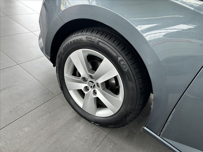 Škoda Fabia 1,0   TSI 70kW,SERVISKA,PŮVOD - fotka 23 z 23