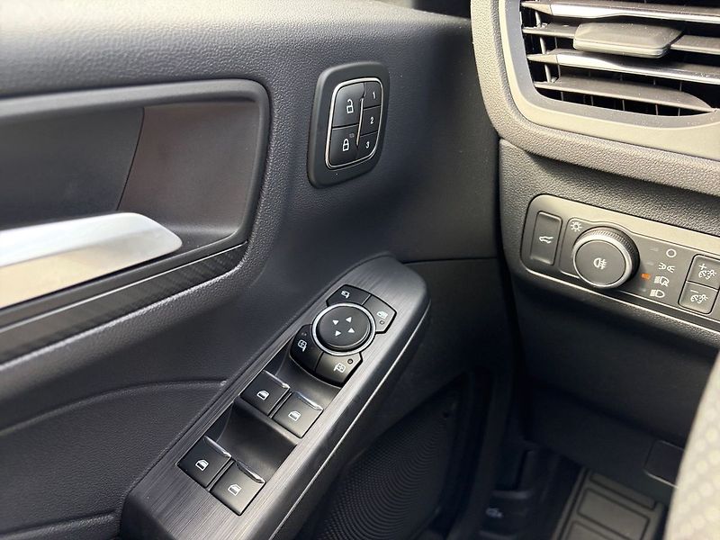 Ford Kuga HEV ST Line X CZ TOP Výbava zá - fotka 16 z 19