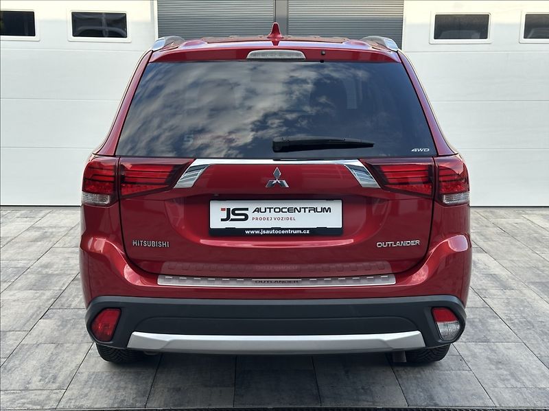 Mitsubishi Outlander 2,2 DI-D 150PS  Intense+ -7 4x - fotka 8 z 53